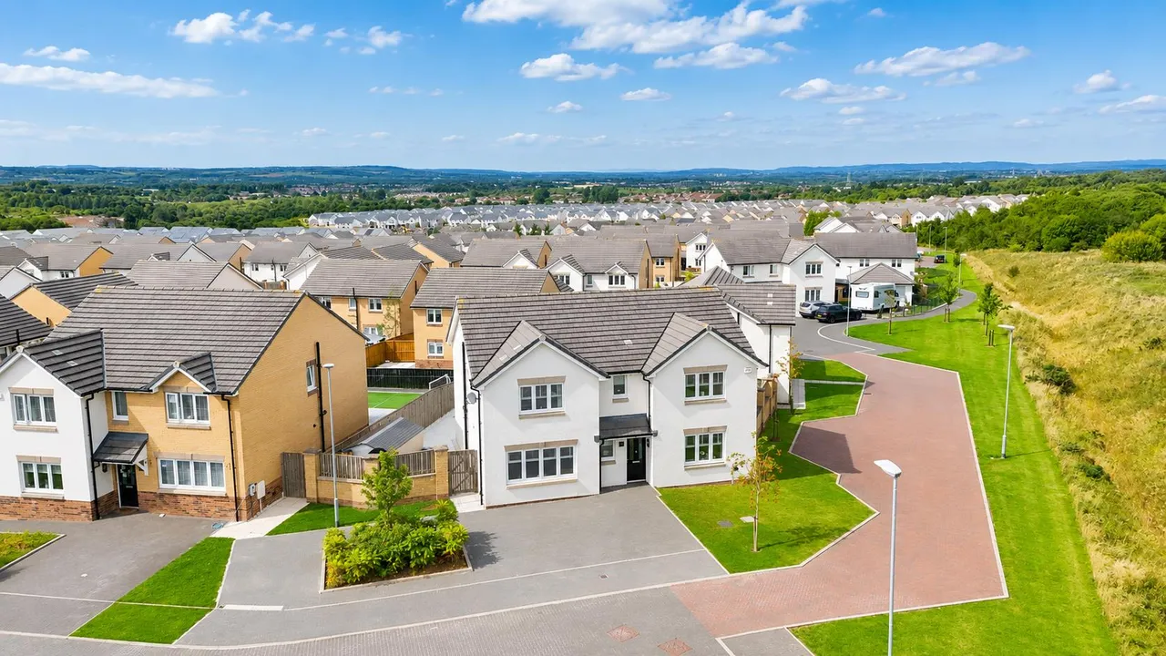 5 bed house for sale — Braemar Gardens, Newarthill, Motherwell, ML1 5UY