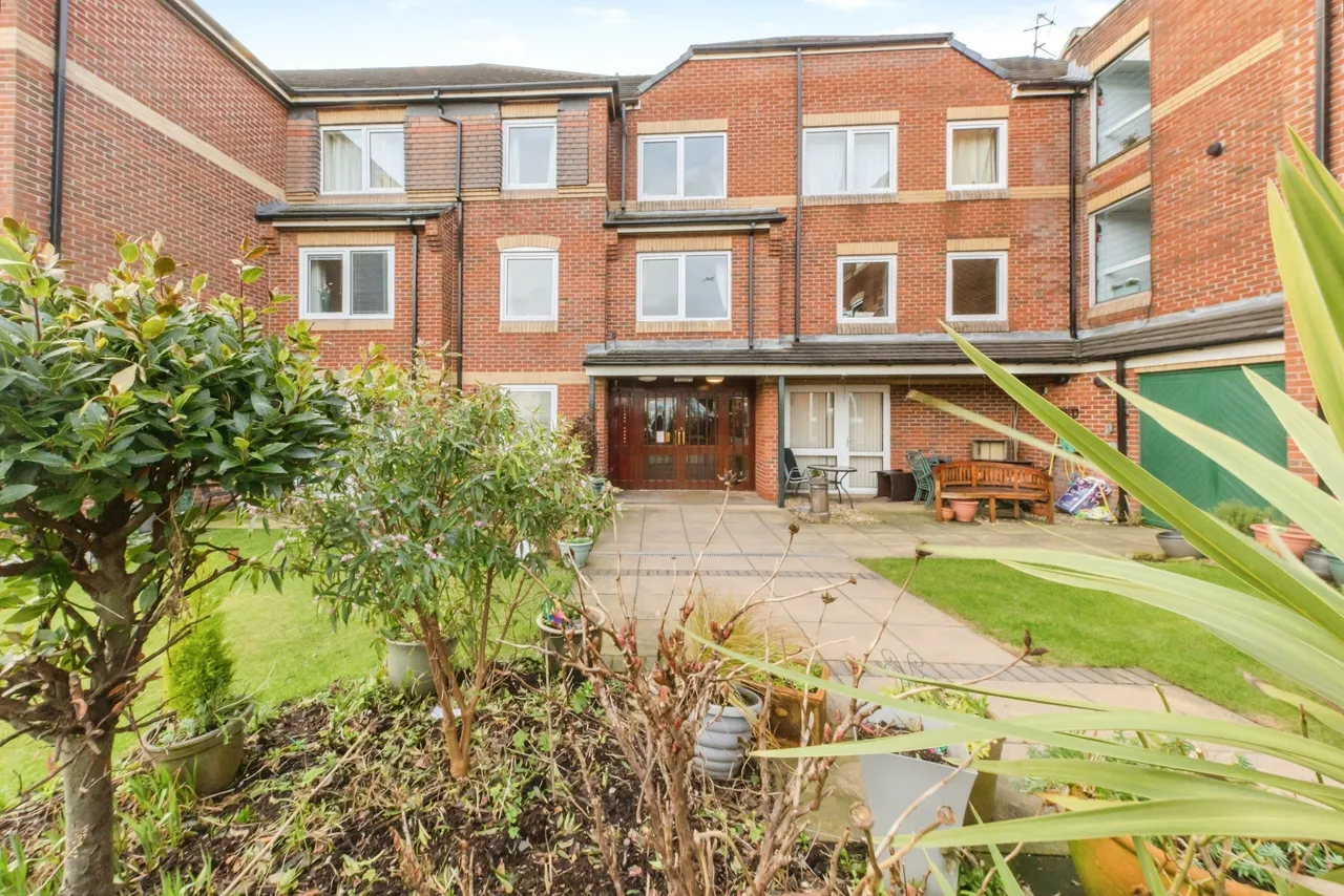1 bed flat for sale — Millers Court, Hope Street West, Macclesfield, Cheshire, SK10