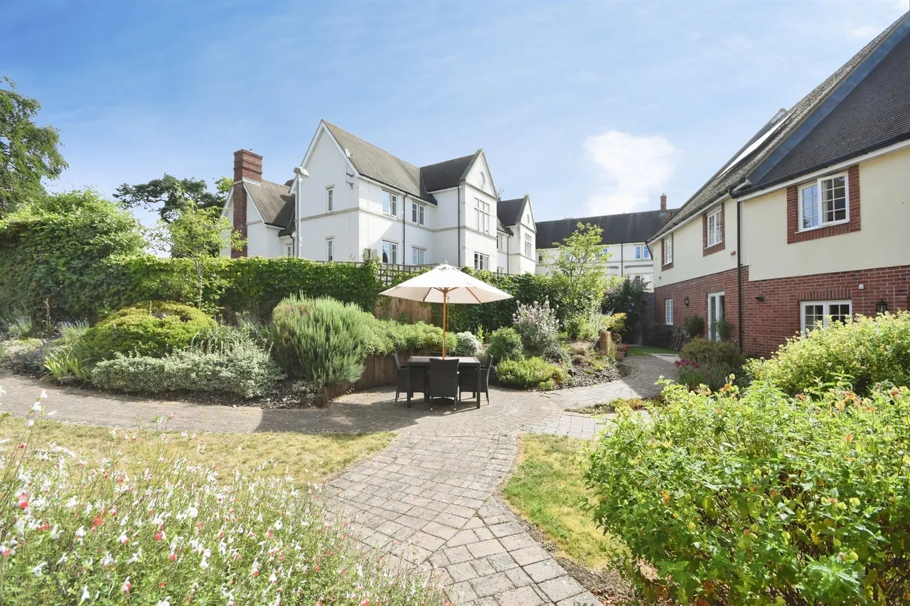 Dame Mary Walk, Halstead, photo 11