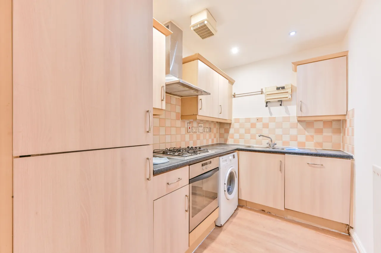 17 Wessex Court, 120 The Avenue, Wembley, photo 2