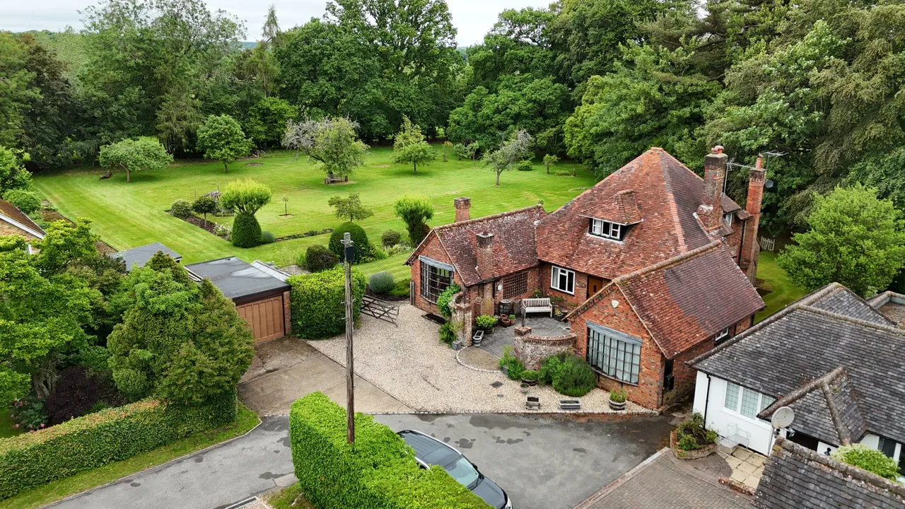 4 bed house for sale — Grange Drive, Chartridge, Chesham, Buckinghamshire, HP5