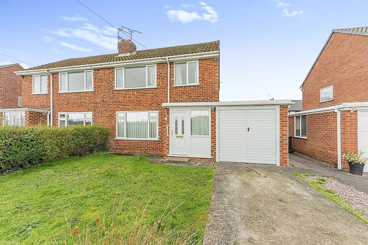 3 bed house for sale — Woodsome Drive, Whitby, Ellesmere Port