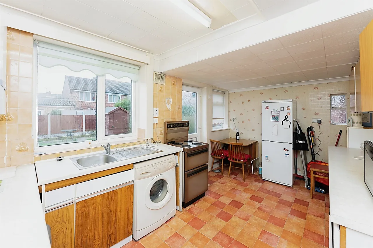 Woodsome Drive, Whitby, Ellesmere Port, photo 2