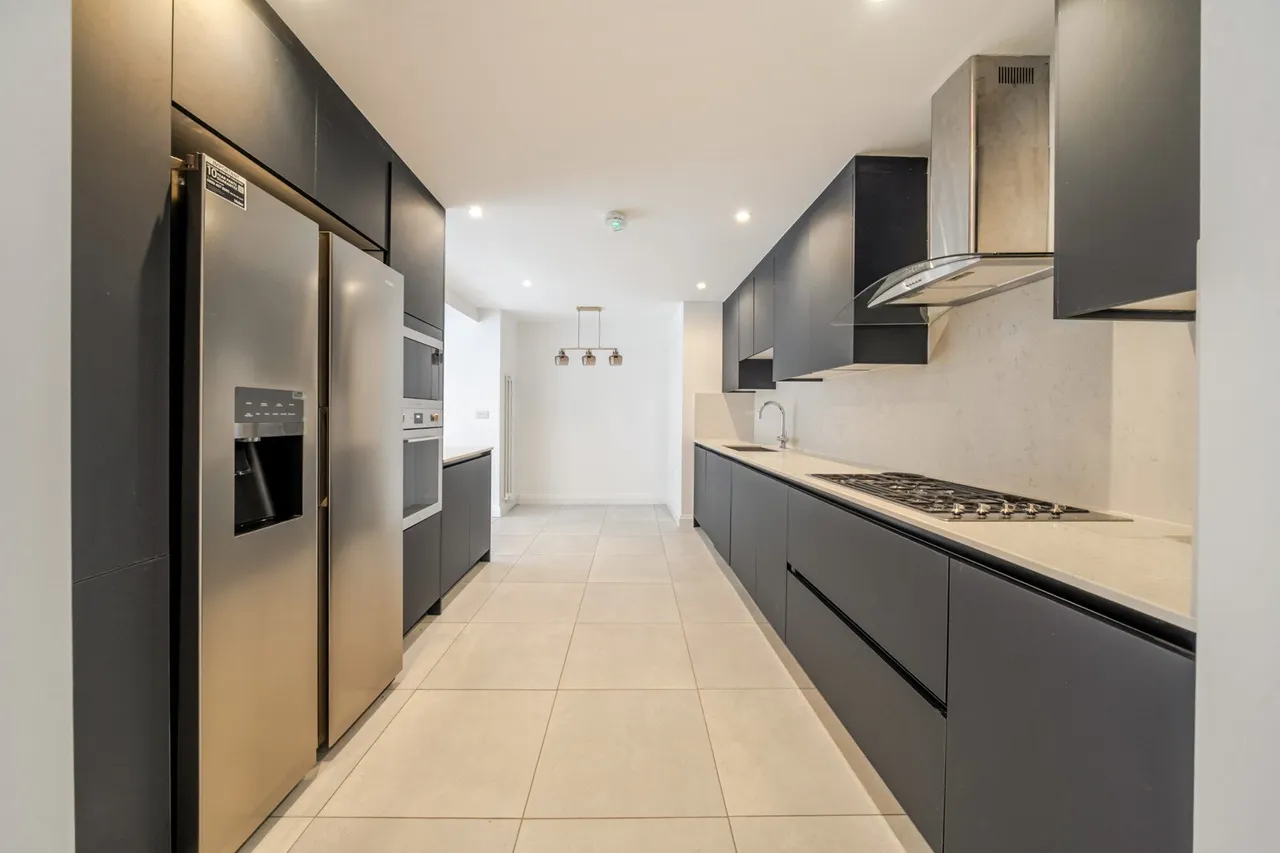 Courtlands Avenue, SE12, photo 13