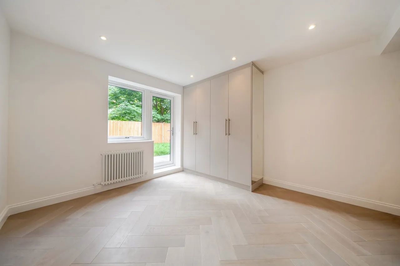 Courtlands Avenue, SE12, photo 15