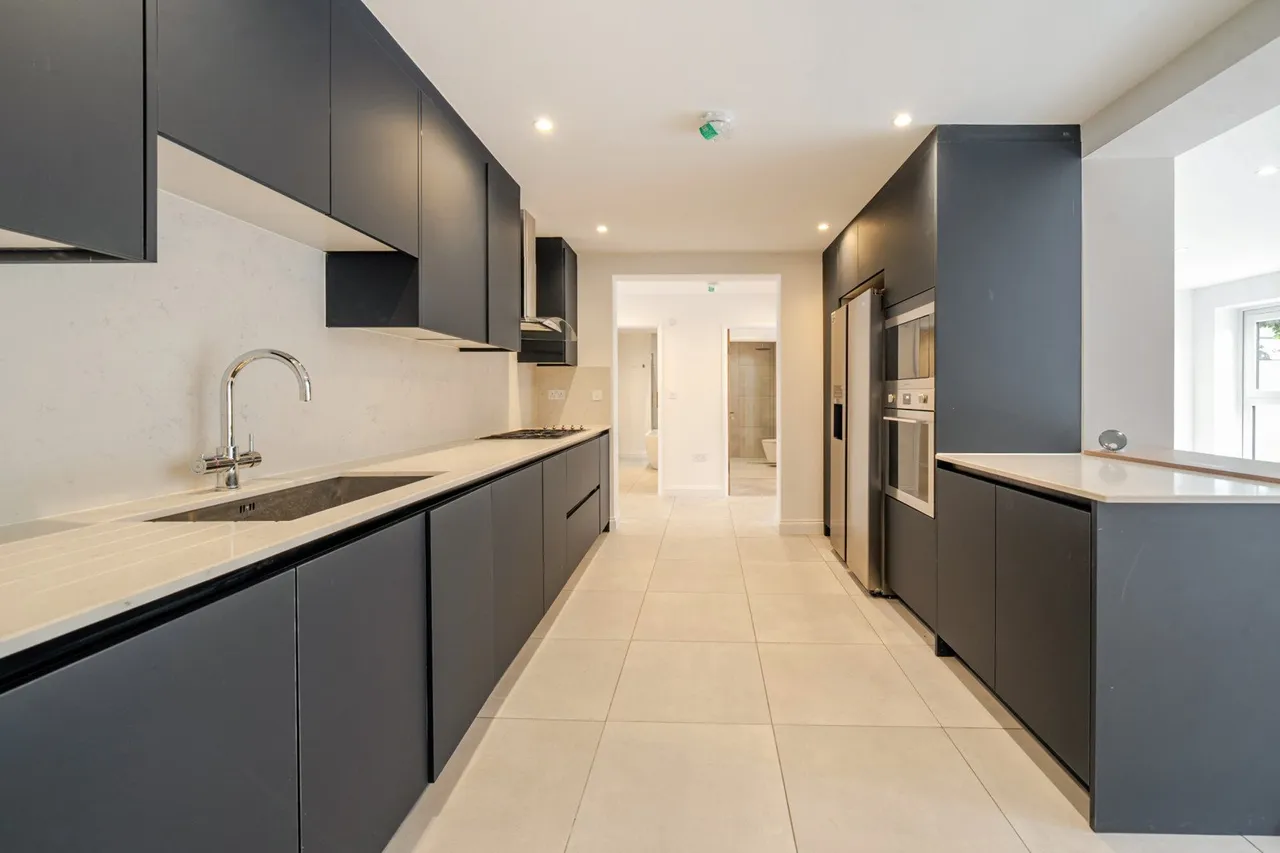 Courtlands Avenue, SE12, photo 12