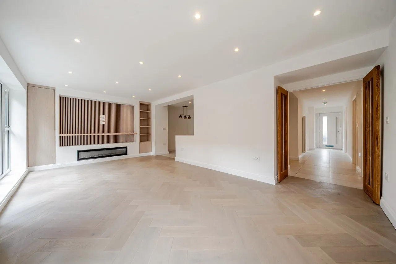 3 bed flat for sale — Courtlands Avenue, SE12