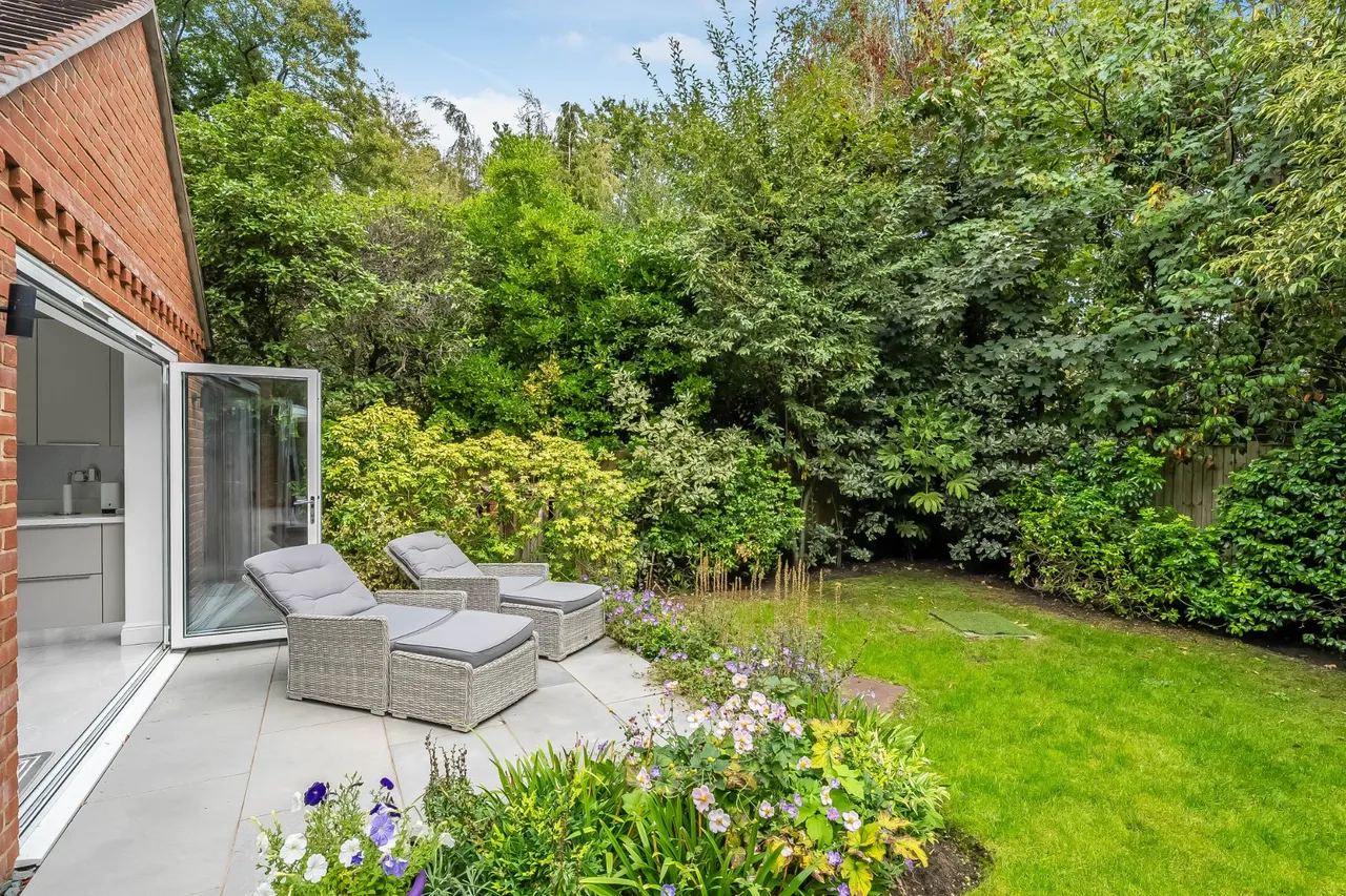 Woodham Lock, West Byfleet, KT14, photo 39
