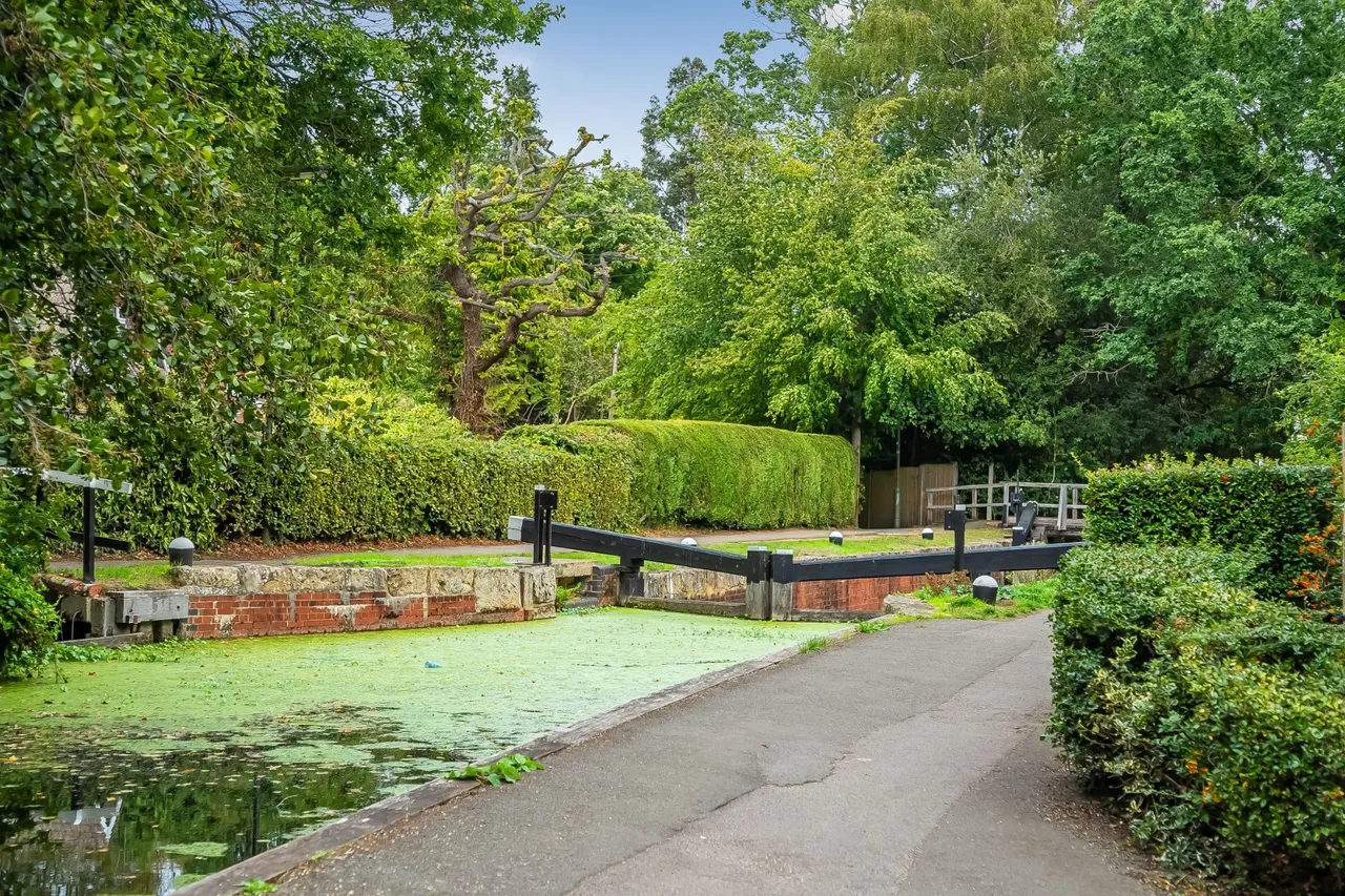 Woodham Lock, West Byfleet, KT14, photo 44