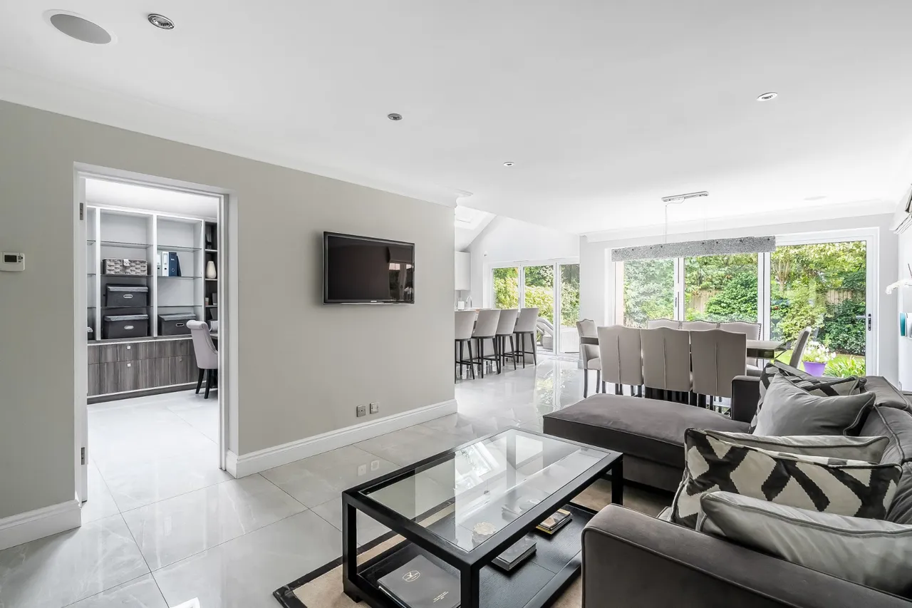Woodham Lock, West Byfleet, KT14, photo 13