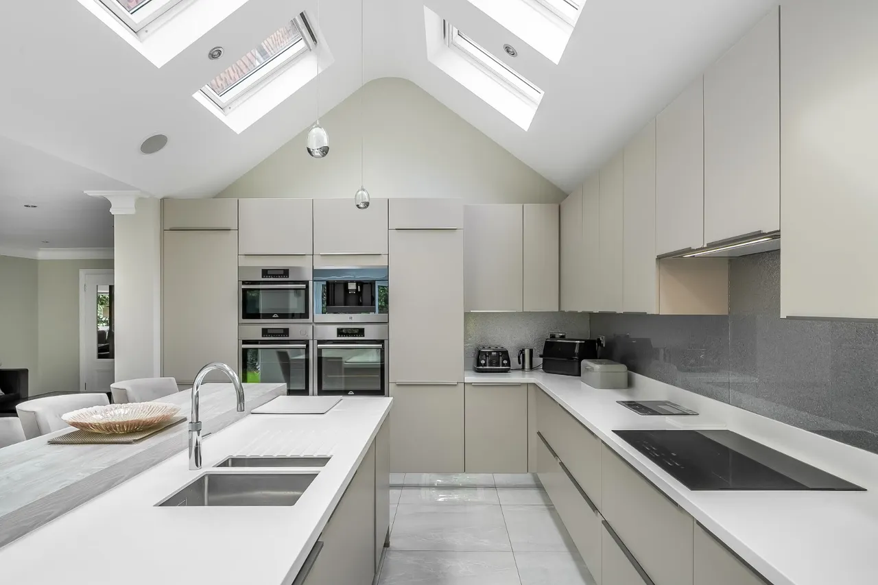 Woodham Lock, West Byfleet, KT14, photo 20