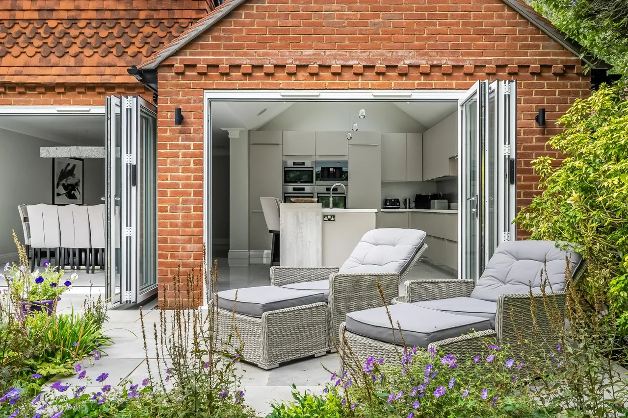 Woodham Lock, West Byfleet, KT14, photo 37