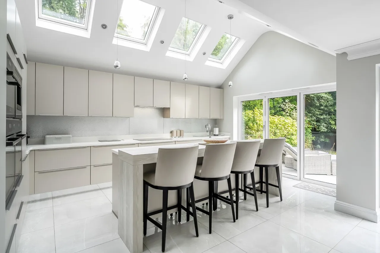 Woodham Lock, West Byfleet, KT14, photo 17