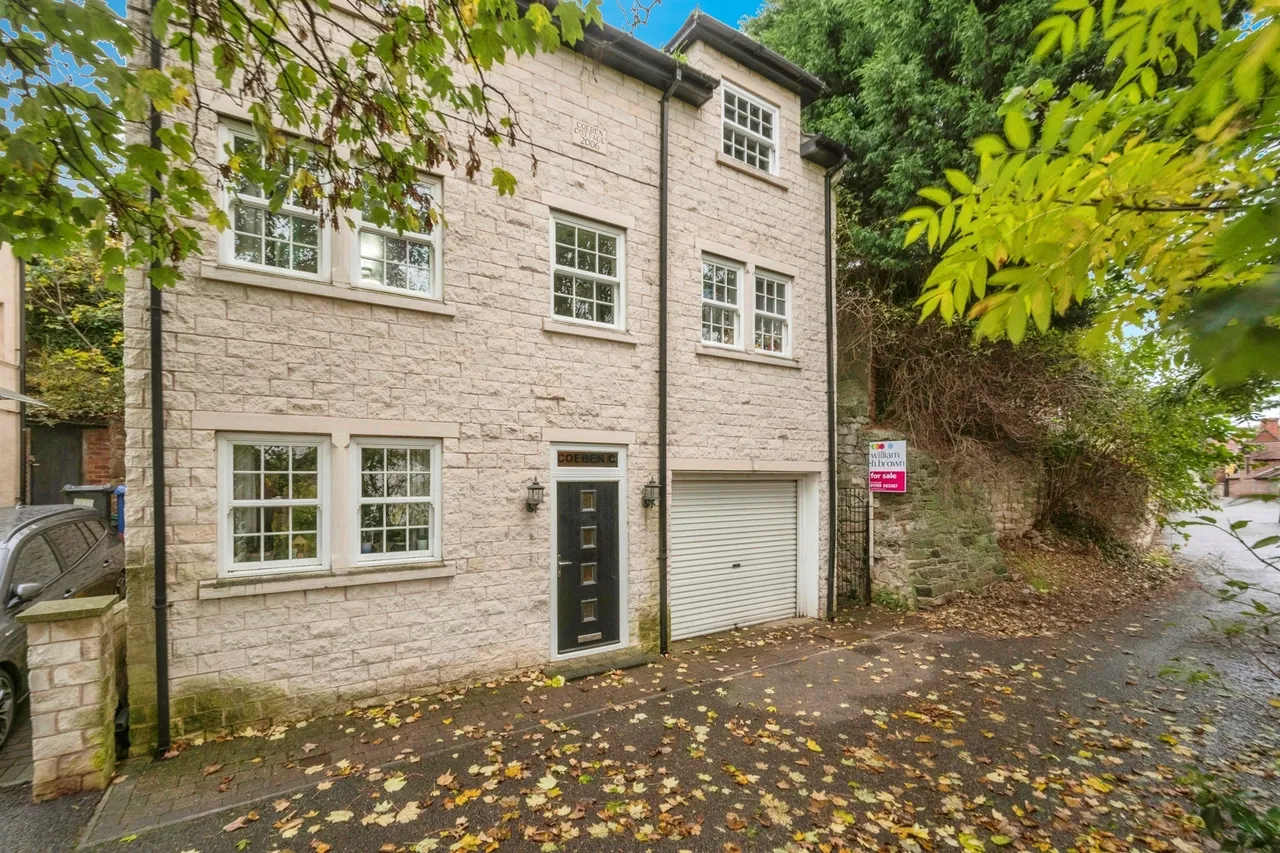 3 bed house for sale — Castle Avenue, Conisbrough, Doncaster
