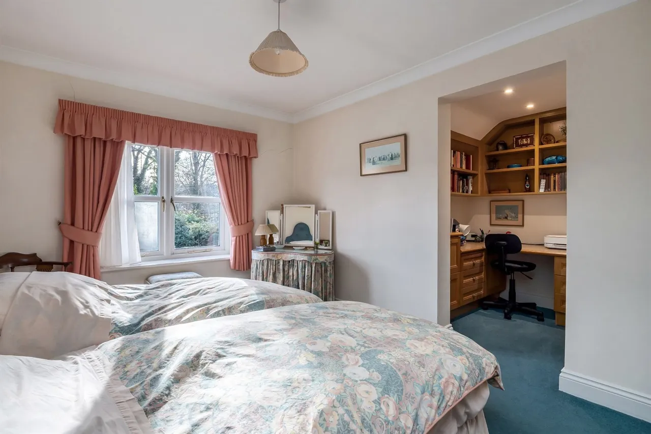 Shirleys Drive, Macclesfield, photo 11