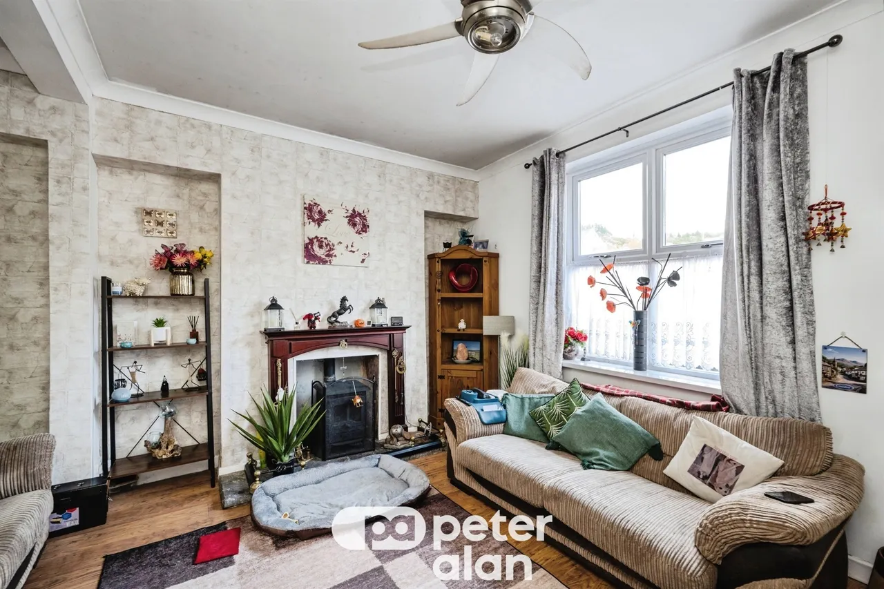 Thomas Terrace, Neath, SA11, photo 12