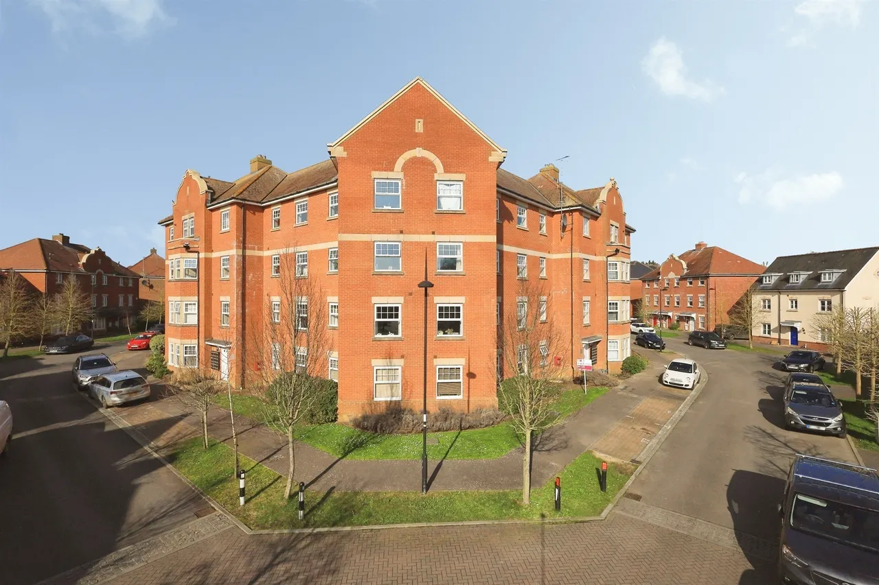 2 bed flat for sale, Reid Crescent, Hellingly, BN27