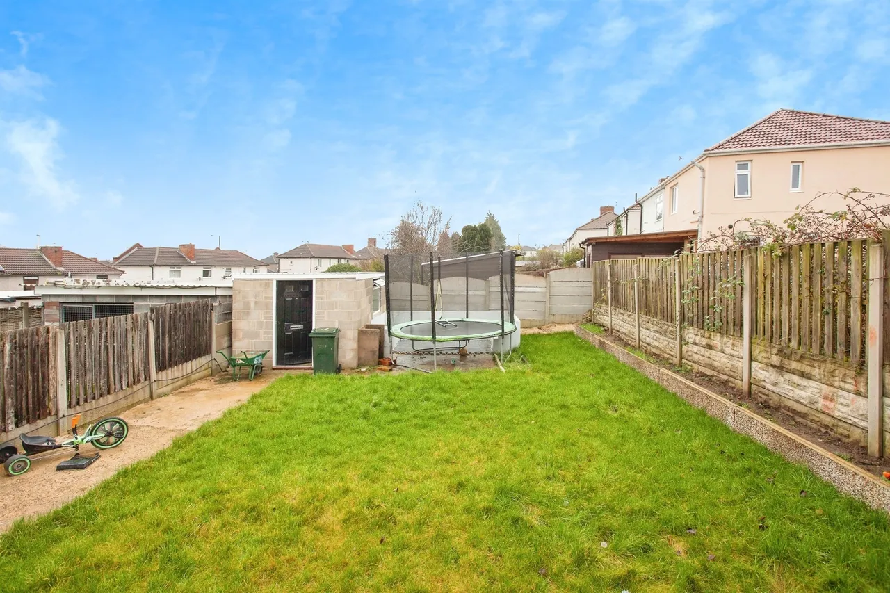 Chapel Avenue, Brampton, Barnsley, photo 4