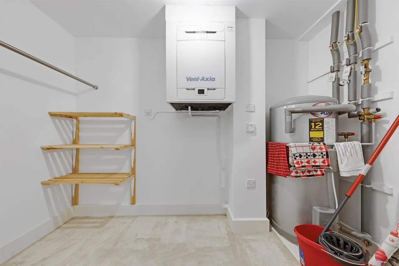 London Road, Guildford, GU1, photo 11