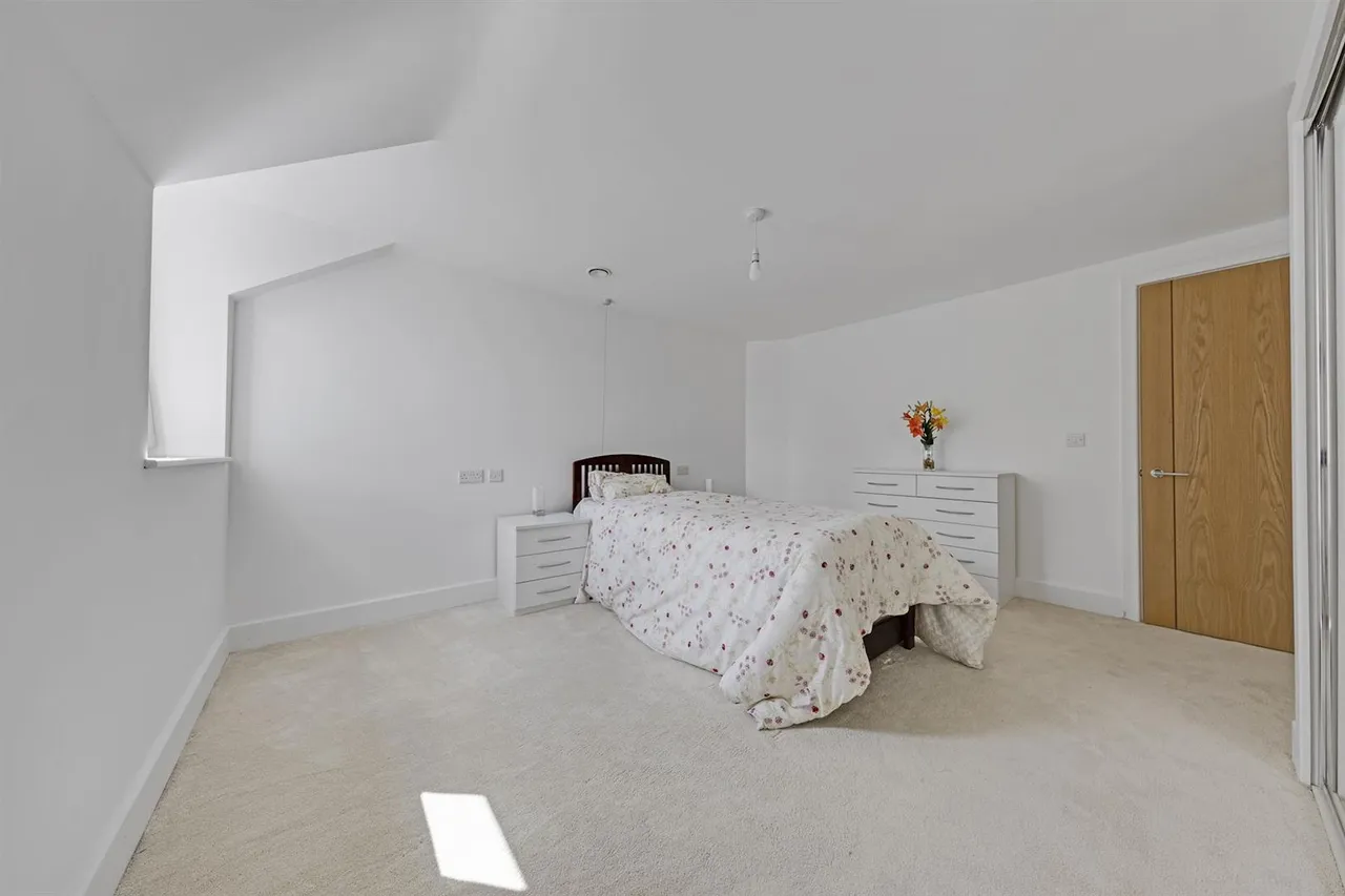London Road, Guildford, GU1, photo 15