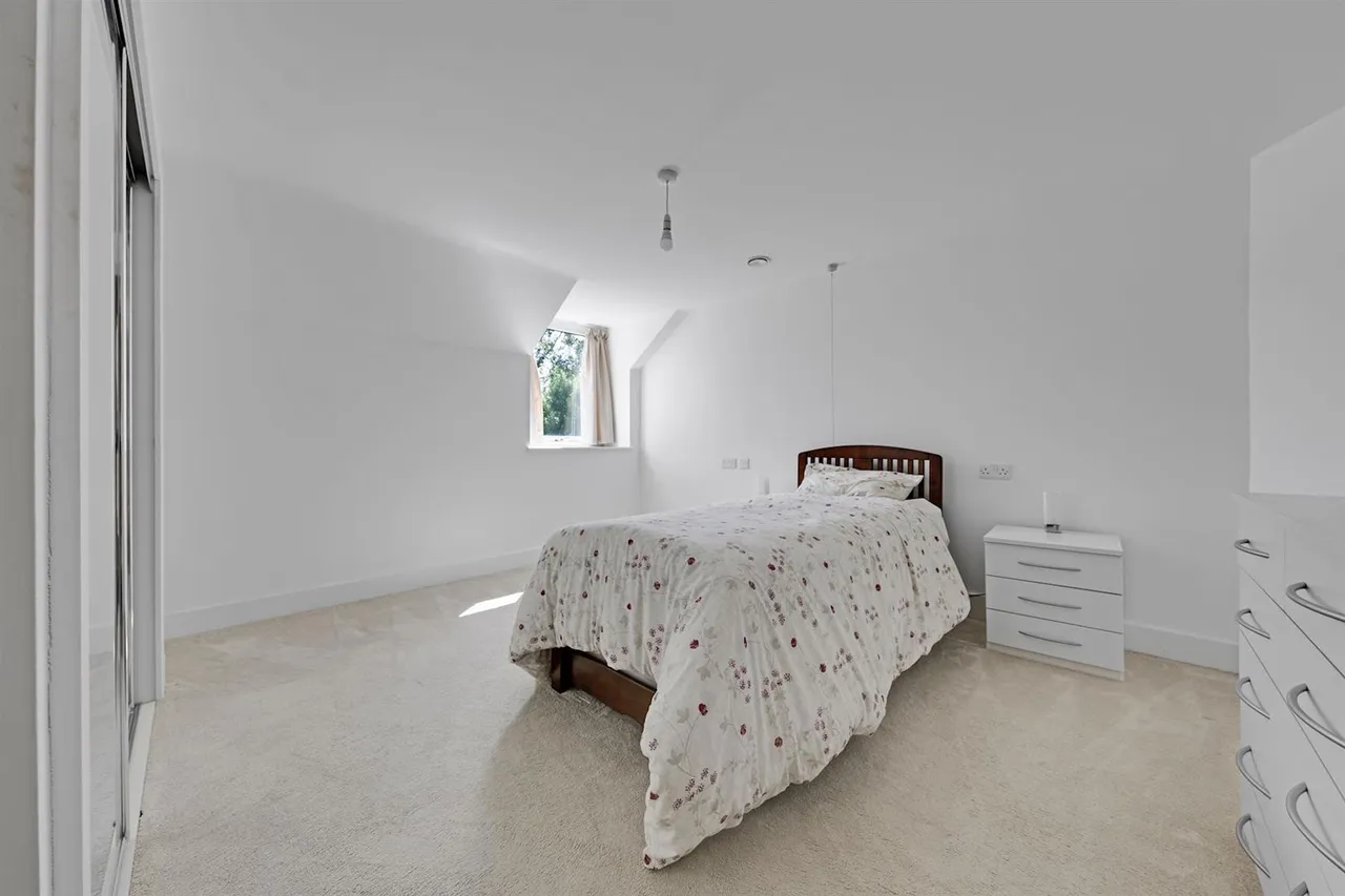 London Road, Guildford, GU1, photo 7