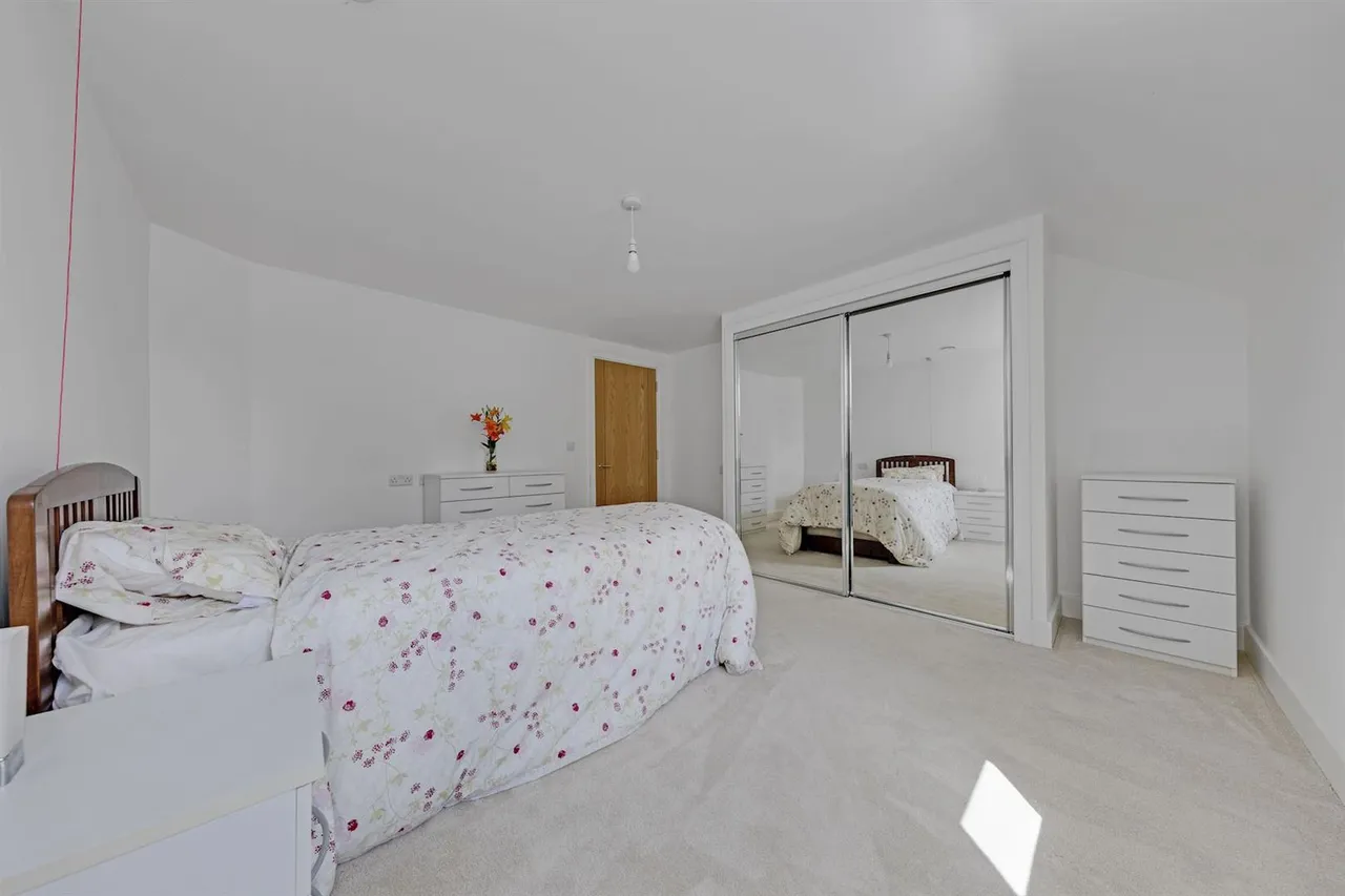 London Road, Guildford, GU1, photo 8