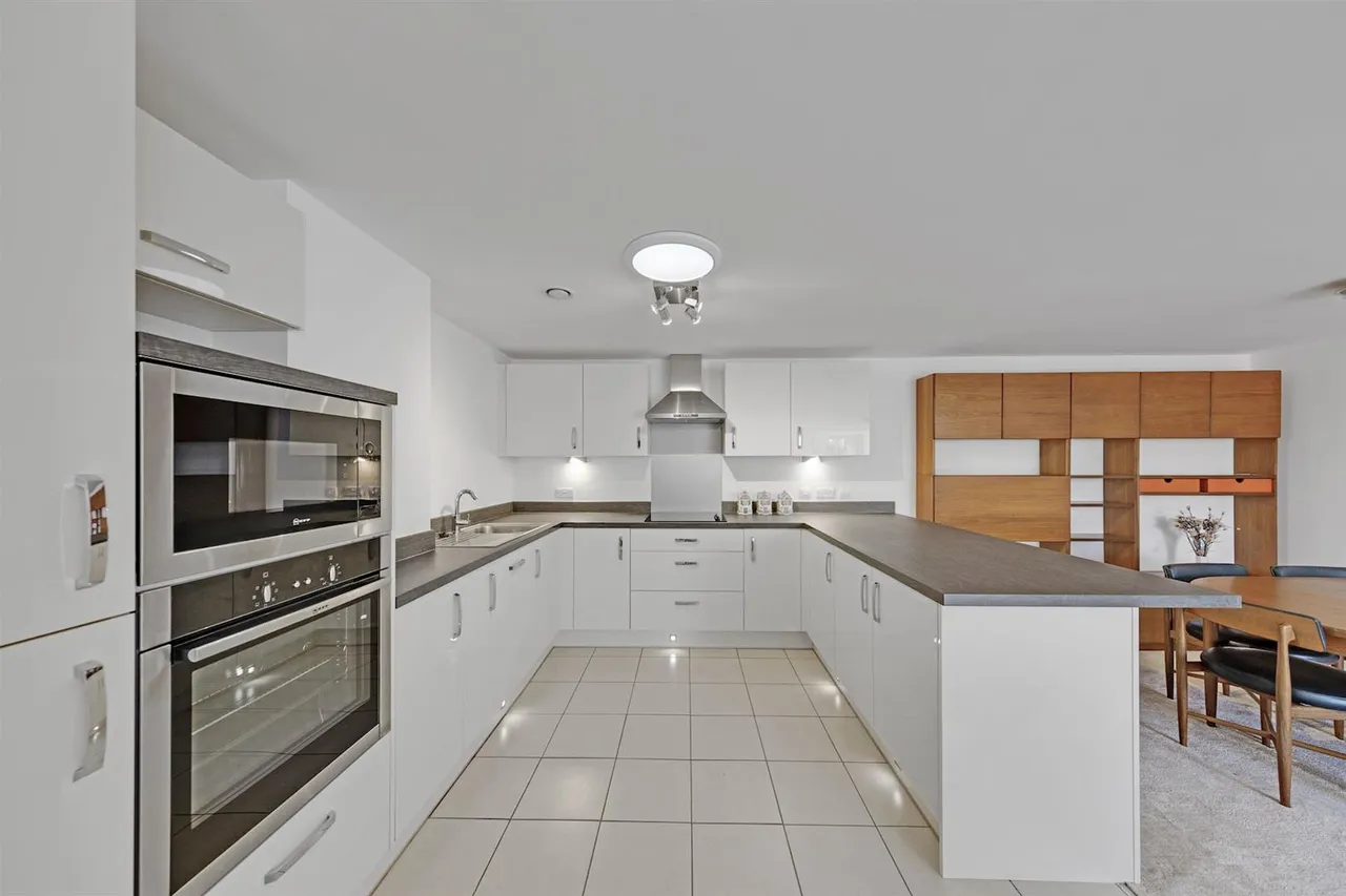 London Road, Guildford, GU1, photo 2