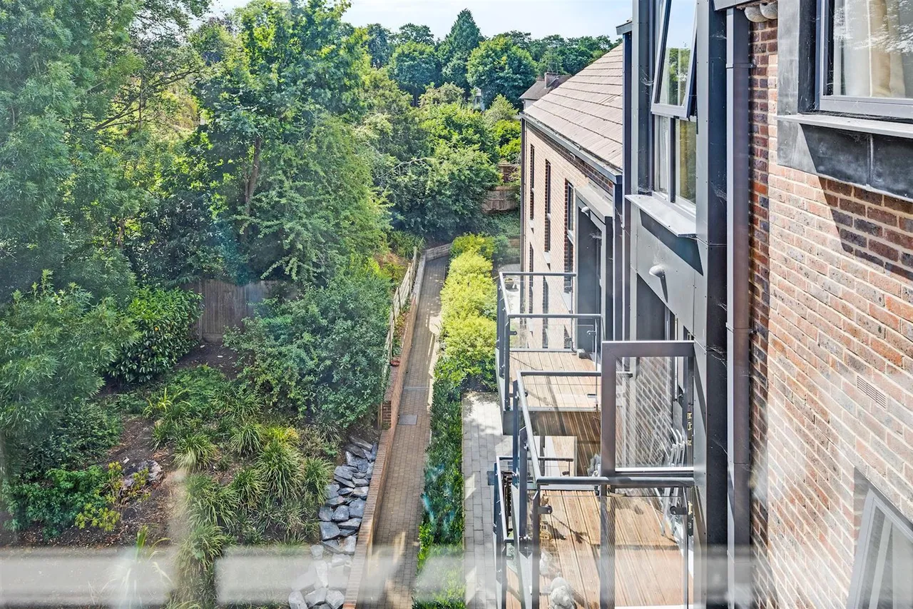 London Road, Guildford, GU1, photo 4