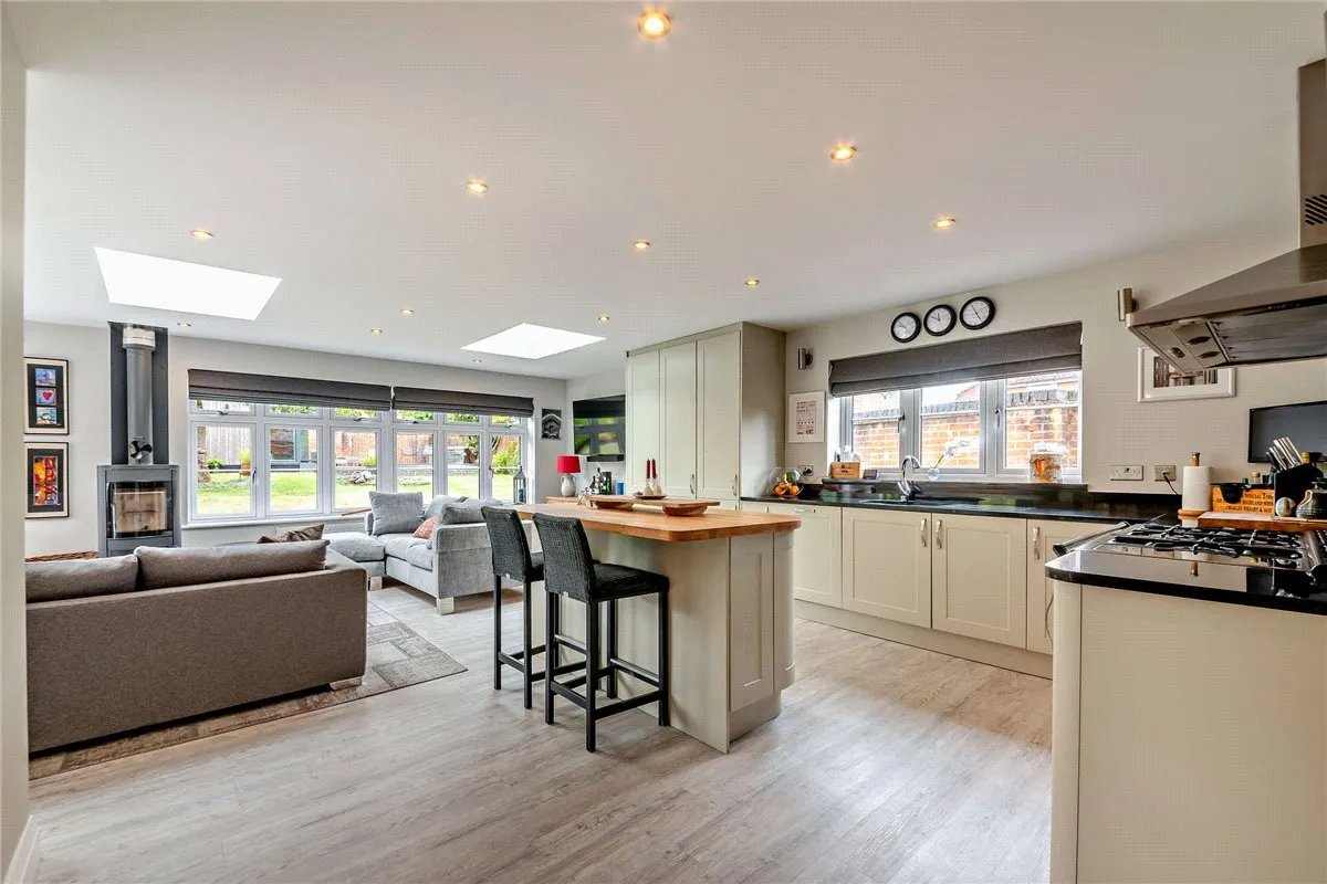 Hollycroft, Ashford Hill, RG19, photo 2