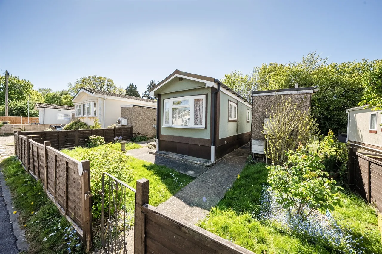 2 bed park home for sale — Caravan Site, St. Albans