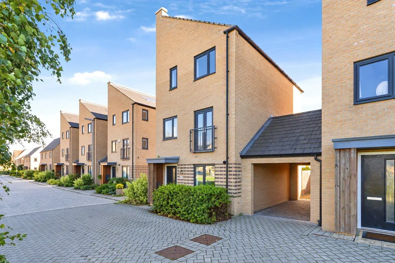 4 bed house for sale, Temple Road, Northstowe, CB24