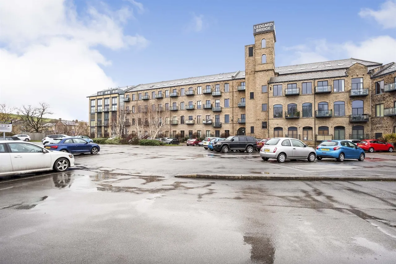 1 bed flat for sale — Ledgard Wharf, Mirfield