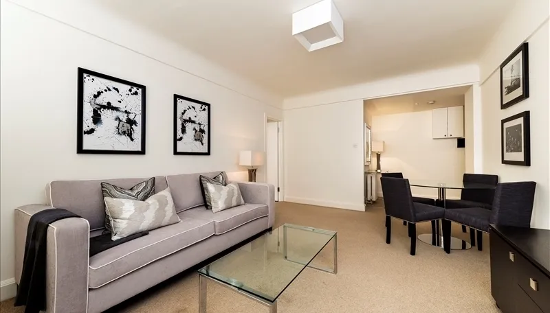2 bed flat to rent — Pelham Court, Fulham Road, London SW3