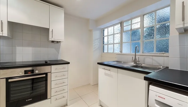 Pelham Court, Fulham Road, London SW3, photo 2
