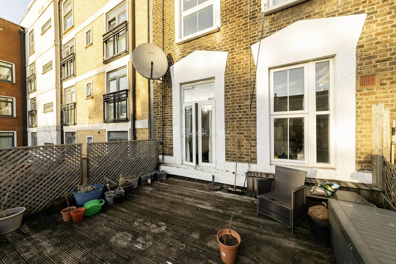 Kilburn High Road, London, NW6, photo 4
