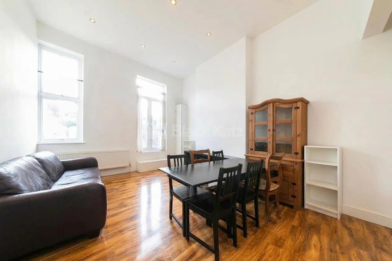 2 bed property to rent, Kilburn High Road, London, NW6