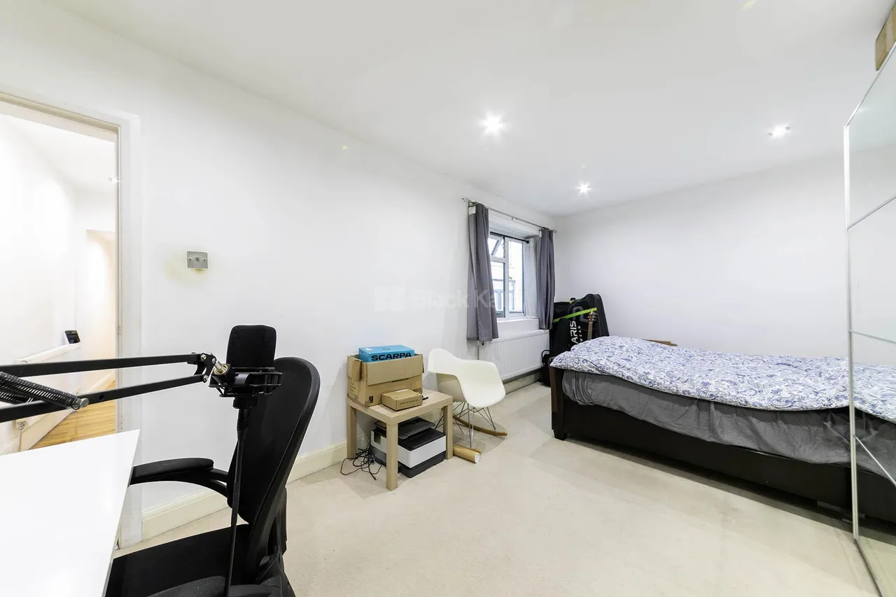 Kilburn High Road, London, NW6, photo 14