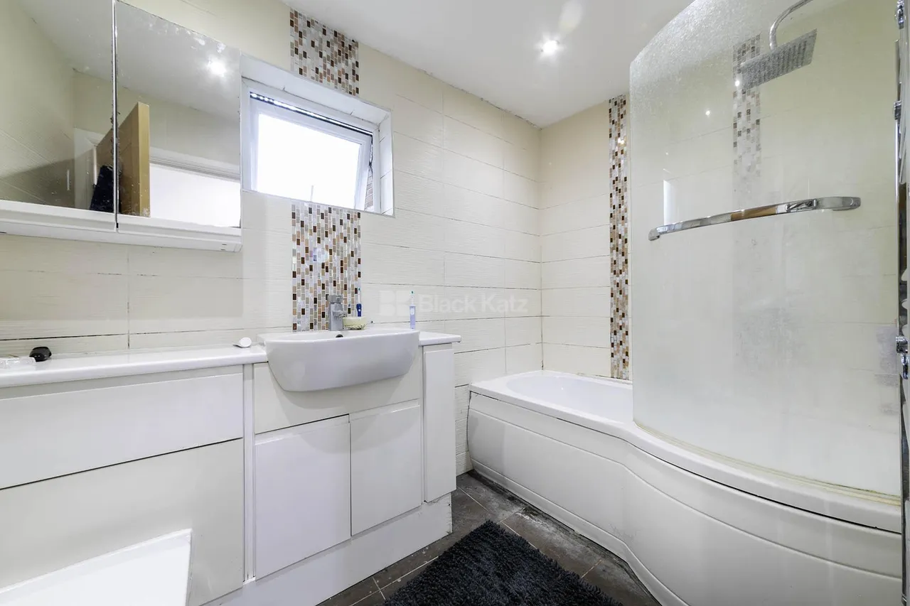 Kilburn High Road, London, NW6, photo 13