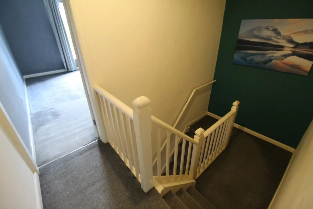 Wakefield Road, Kinsley, WF9, photo 5