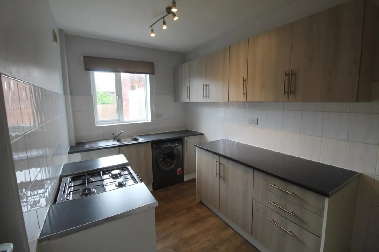 Wakefield Road, Kinsley, WF9, photo 4