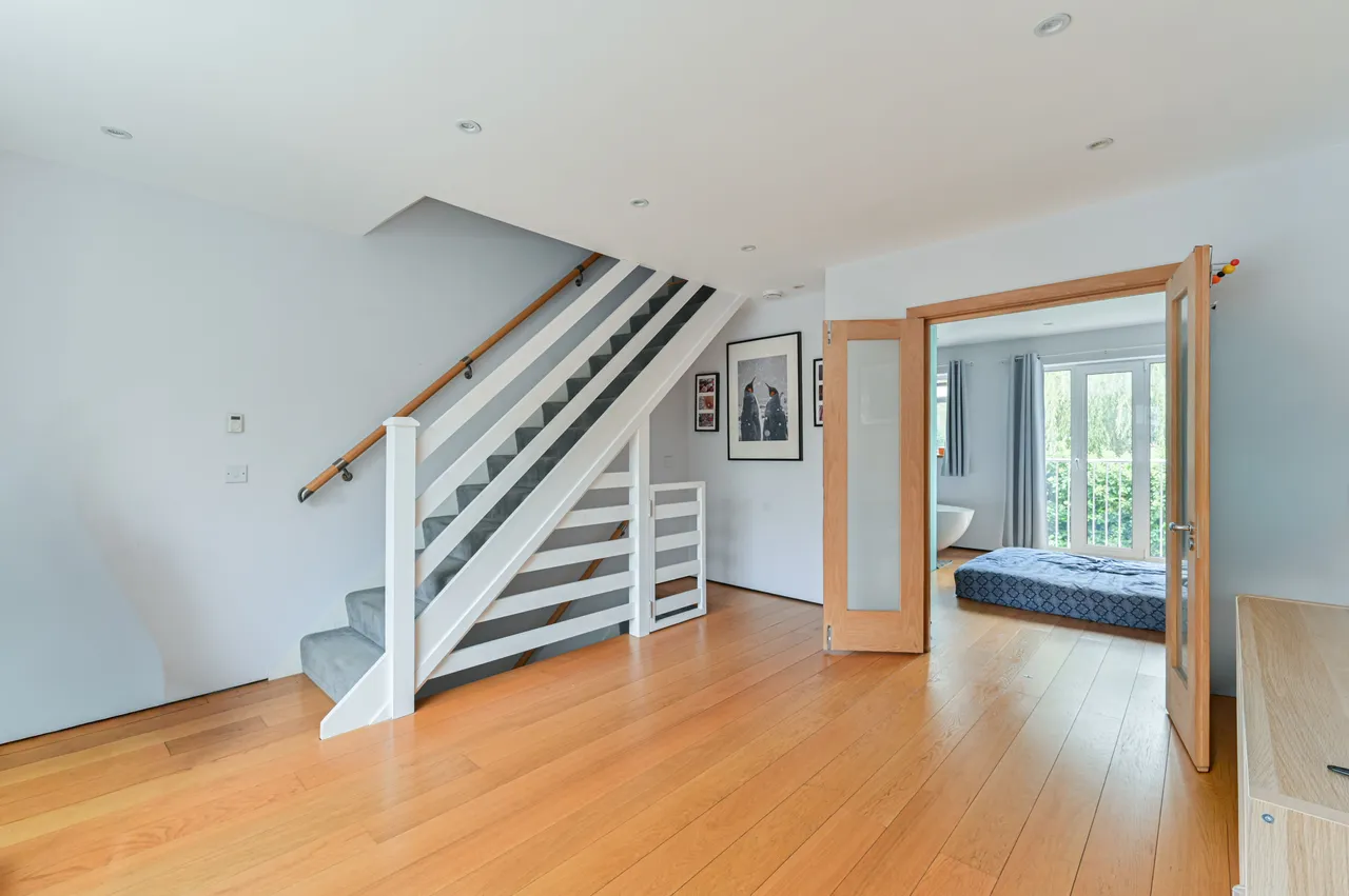 3 bed house for sale, London, SW12