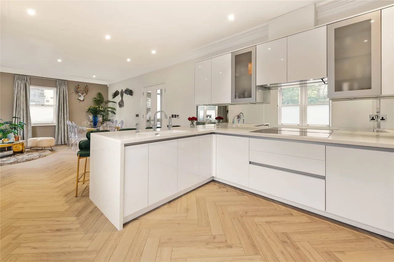 Battersea Park Road, London, SW11, photo 8