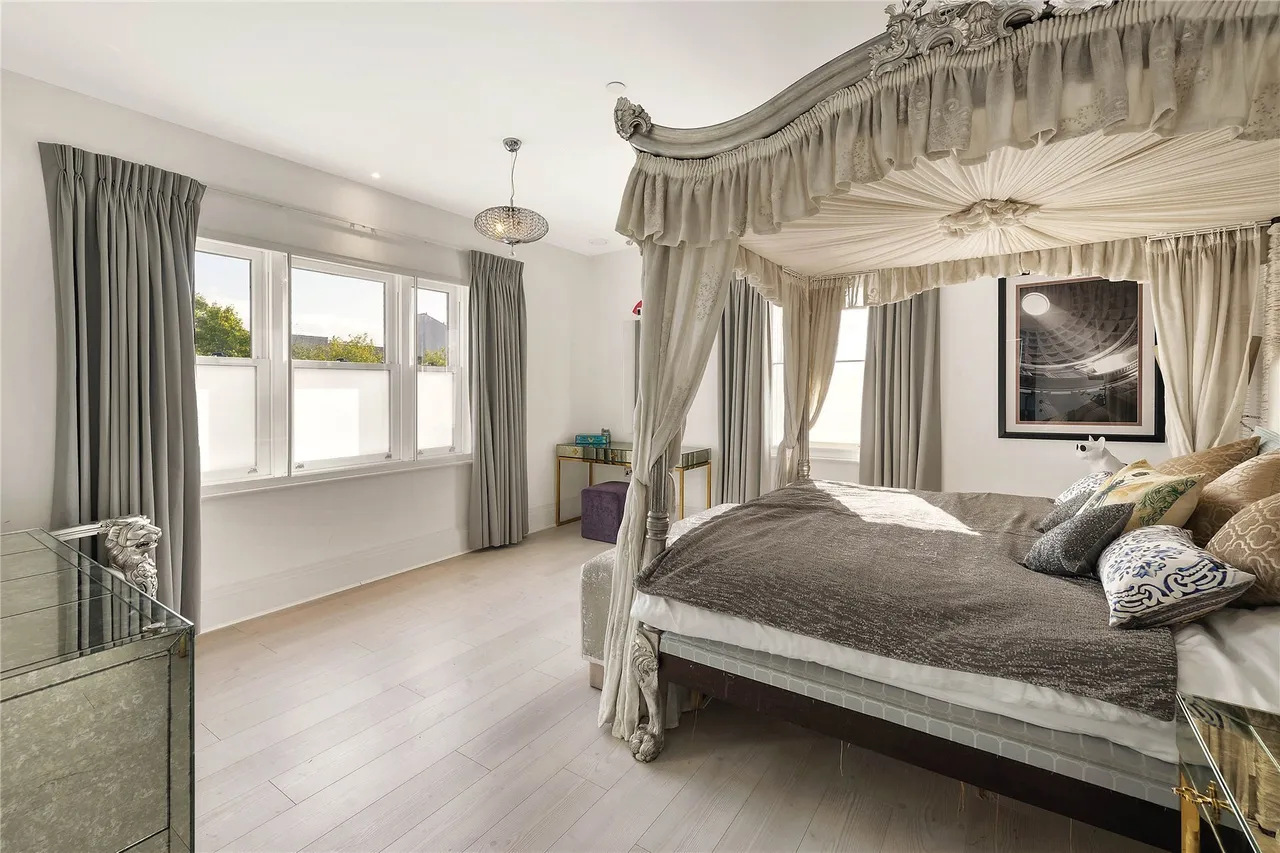 Battersea Park Road, London, SW11, photo 12