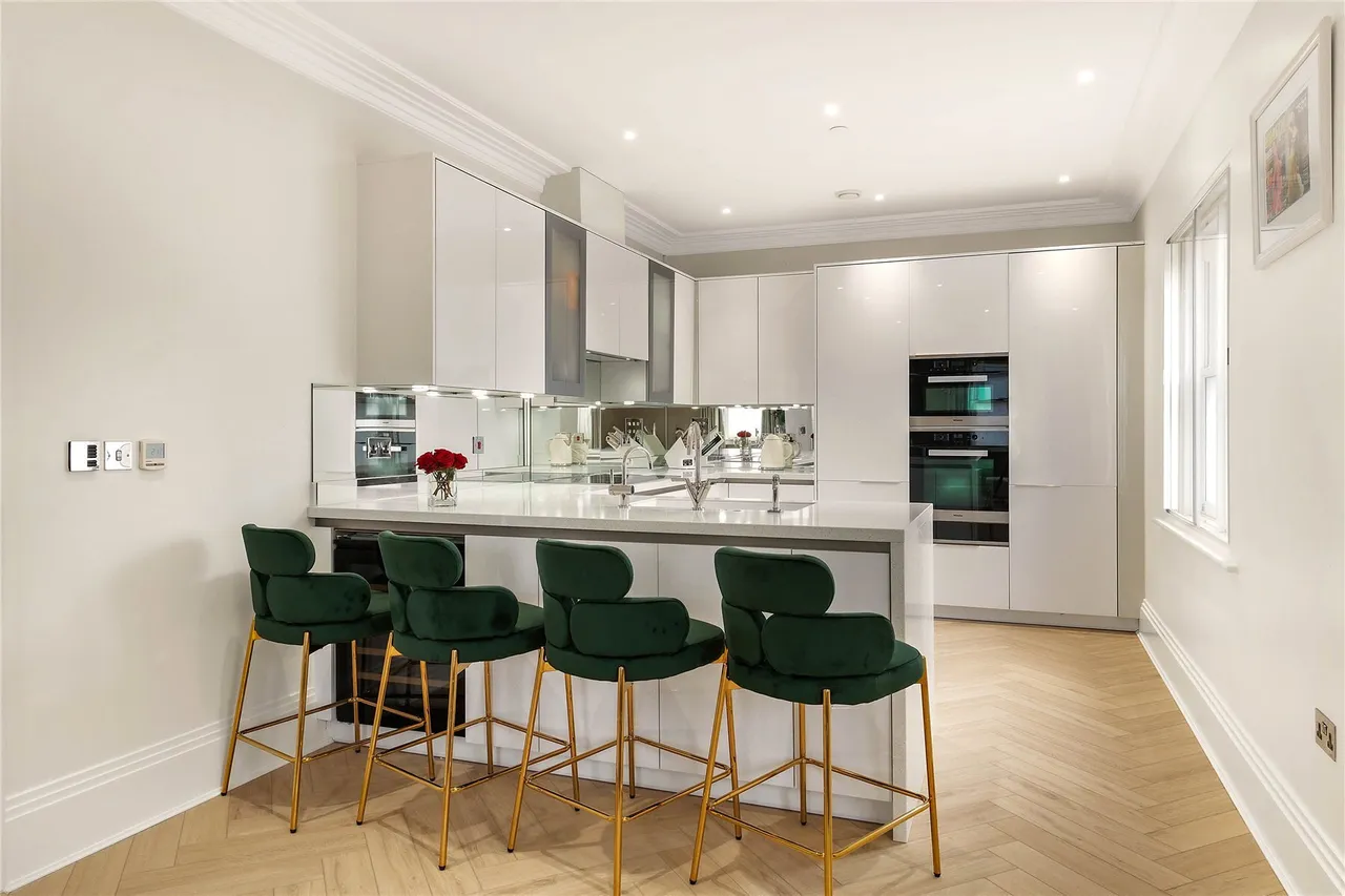 Battersea Park Road, London, SW11, photo 5