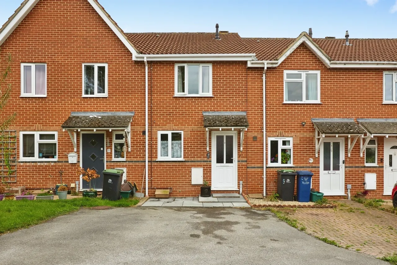 2 bed house for sale, Camelot Way, Gillingham, SP8