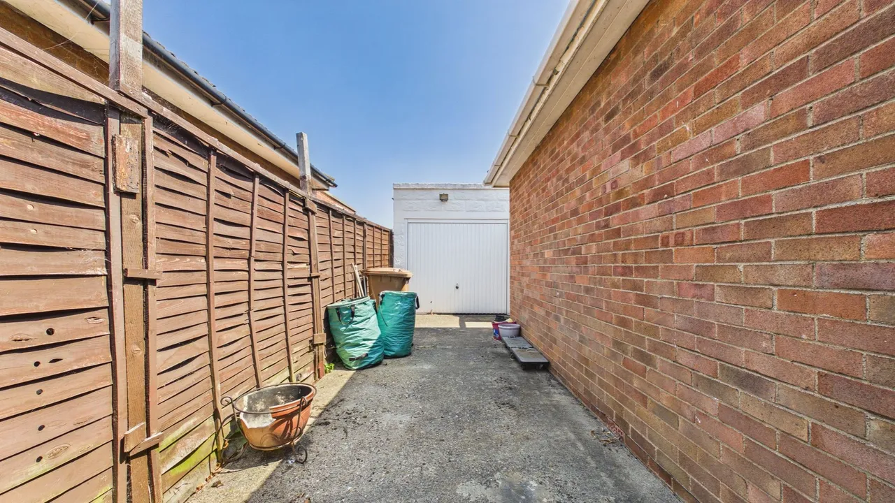 Marlowe Grove, Peterborough, PE4, photo 11