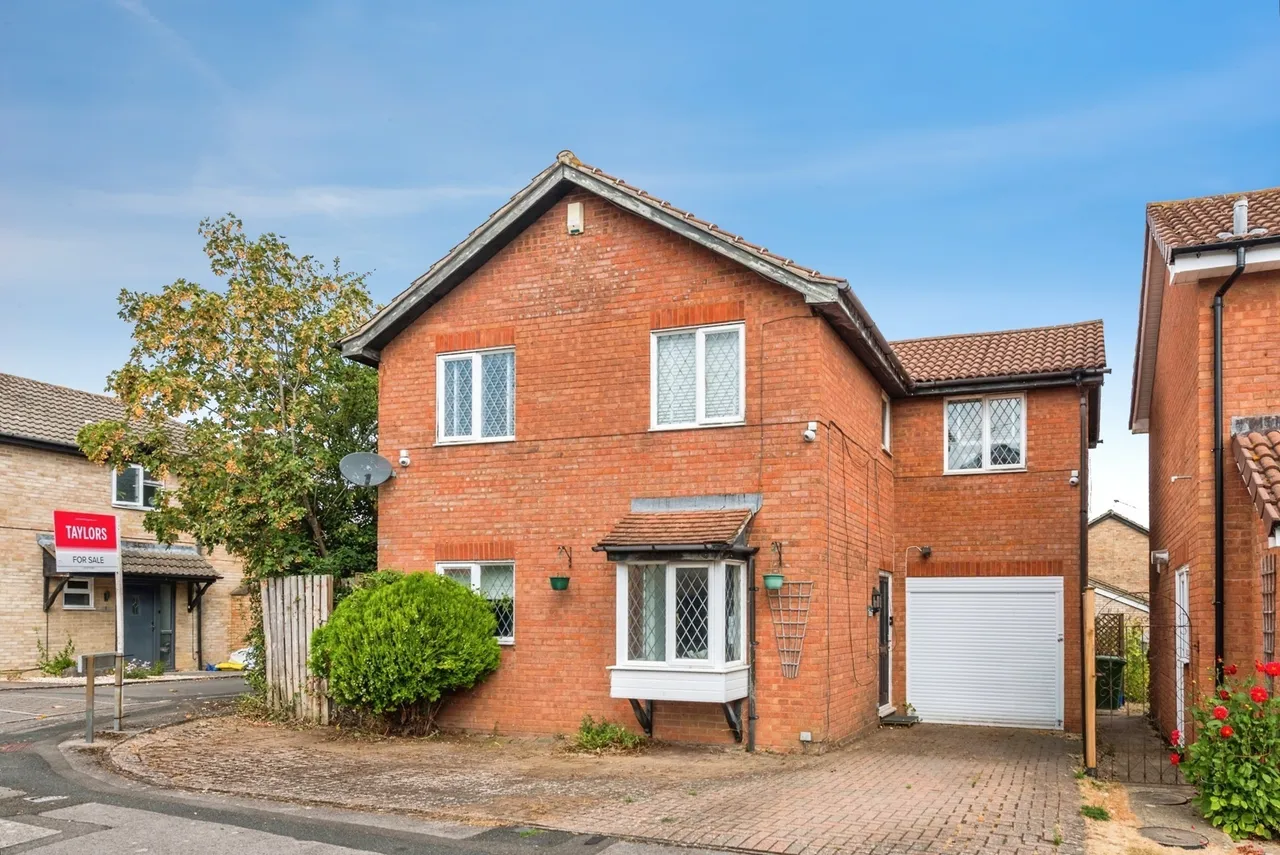4 bed house for sale — King Henry Drive, Grange Park, Swindon, Wiltshire, SN5