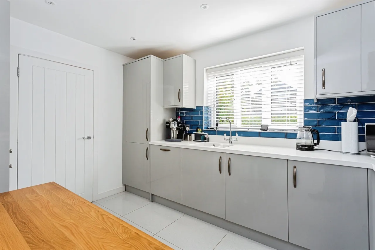 Walnut Close, Burgess Hill, photo 5