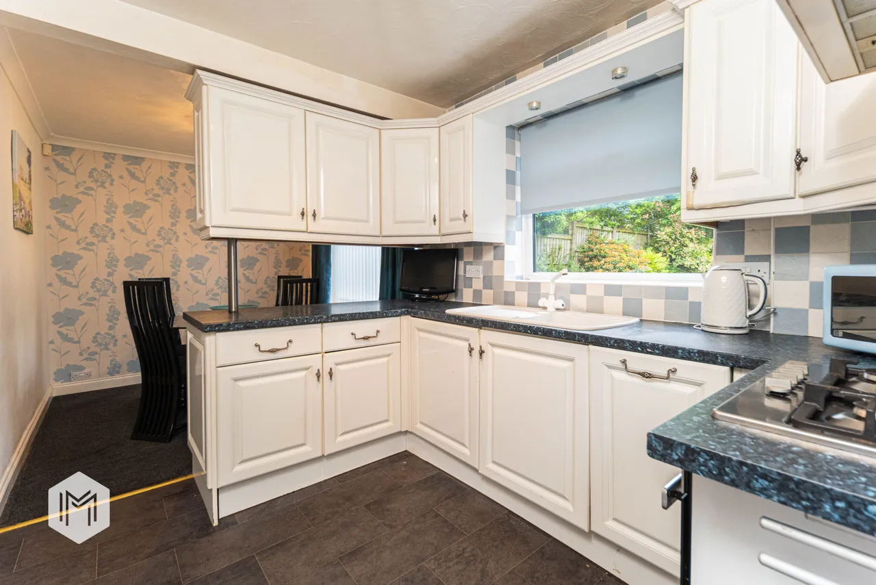 Queens Avenue, Bromley Cross, Bolton, BL7 9BJ, photo 4