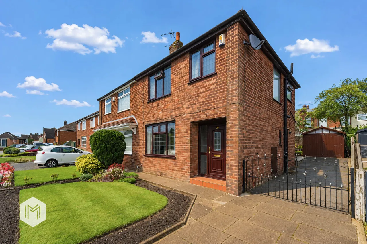 3 bed house for sale — Queens Avenue, Bromley Cross, Bolton, BL7 9BJ